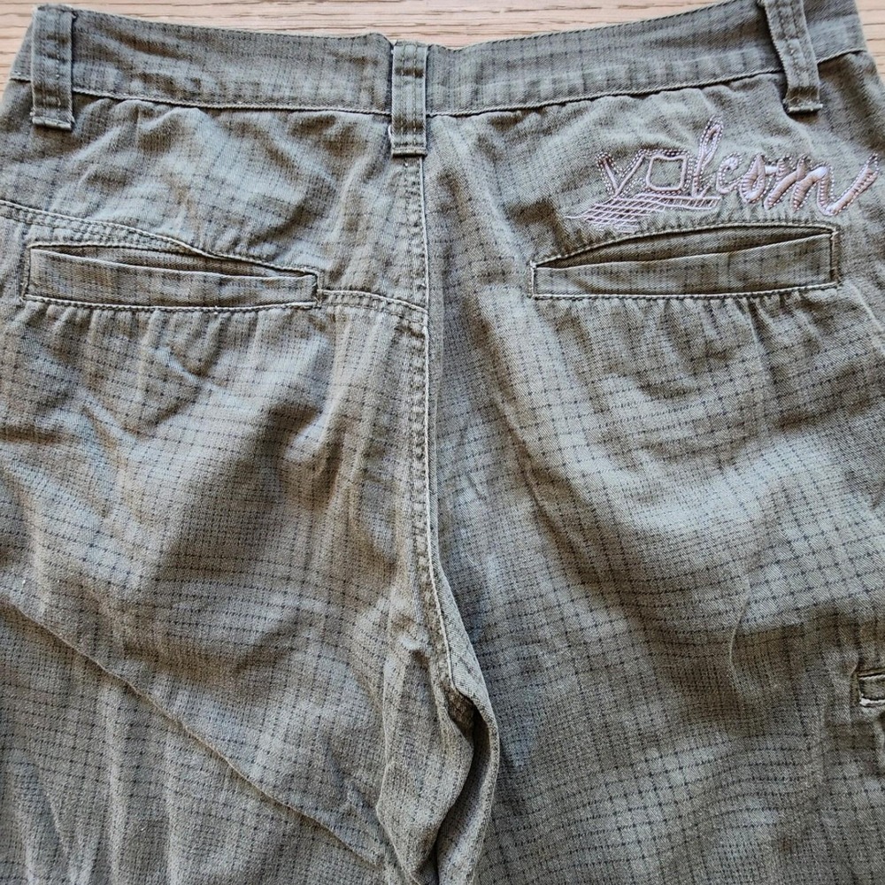 Vtg Volcom Skate Shorts Grid Embroidered Logo Y2K streetwear Skatercore cargo - Picture 2 of 11